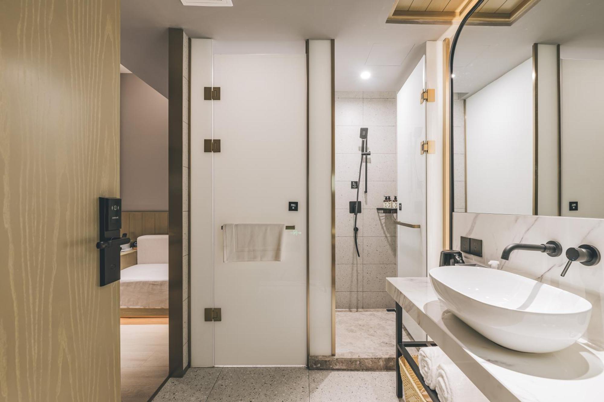Atour X Hotel The Bund East Nanjing Road Шанхай Екстер'єр фото