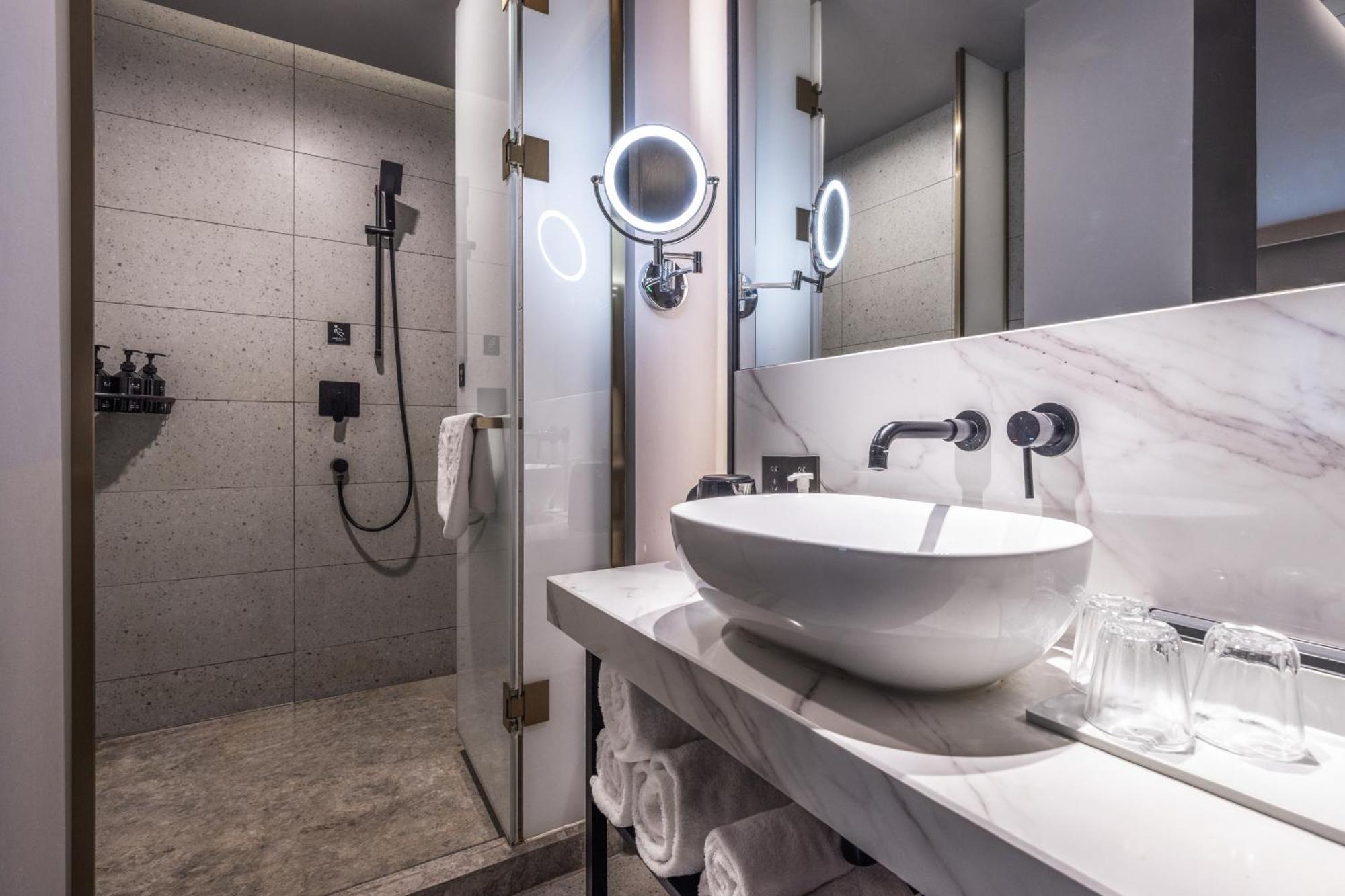 Atour X Hotel The Bund East Nanjing Road Шанхай Екстер'єр фото